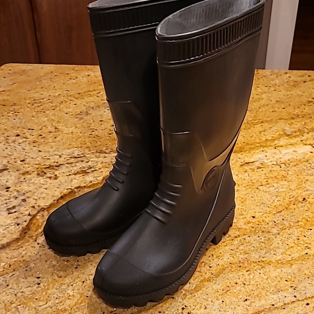 Men’s Pariis Boots, Black Waterproof Rubber Pull On , Size 8